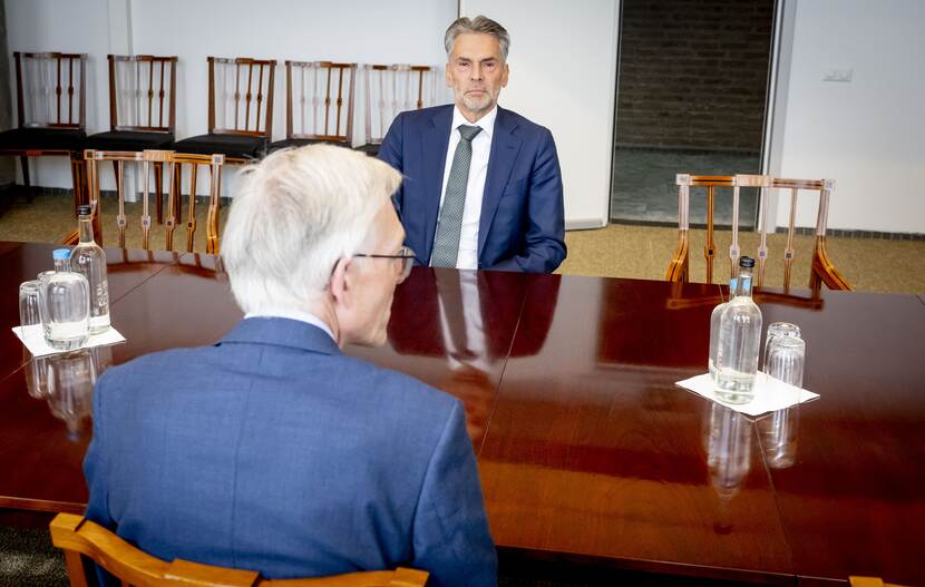 Formateur Van Zwol in gesprek met beoogd kandidaat minister-president Schoof